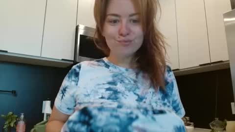 Snapshot of hazel_skye chatting on June 6, 3:50 pm Hazel online show from June 6, 3:50 pm
