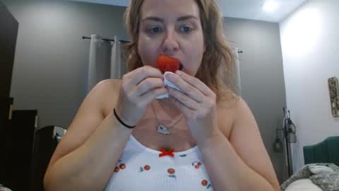 Snapshot of hazel_skye chatting on July 16, 5:30 pm Hazel online show from July 16, 5:30 pm