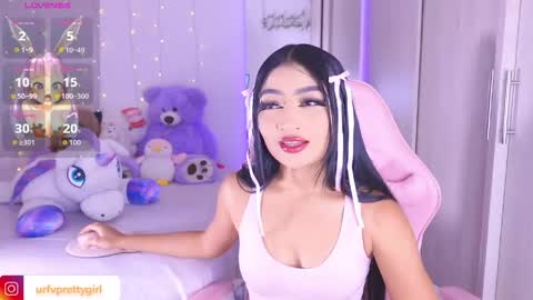 Snapshot of hazelbabee_ chatting on June 3, 6:16 am Lynn online show from June 3, 6:16 am