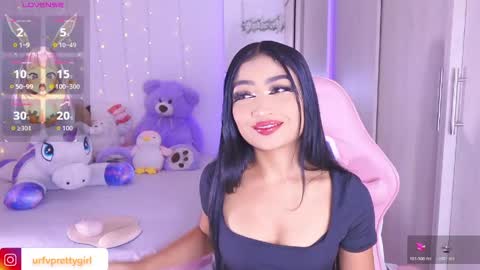 Snapshot of hazelbabee_ chatting on June 7, 7:01 am Lynn online show from June 7, 7:01 am