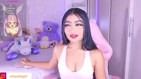 Snapshot of hazelbabee_ chatting on June 11, 8:45 am Lynn online show from June 11, 8:45 am