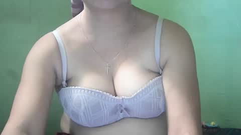 hazeldhane online show from June 18, 2:34 am