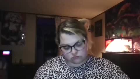 Hazeleyez97 online show from September 13, 3:17 am