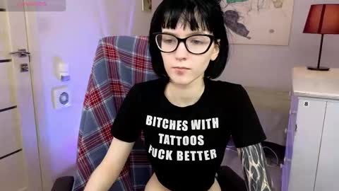 hazeltompson online show from November 14, 8:40 pm