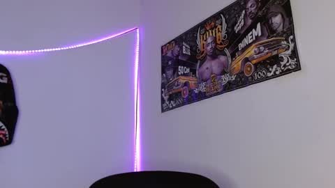 hazlan_420 online show from February 18, 1:45 am