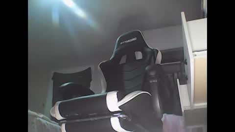 Snapshot of hblondie chatting on April 3, 3:59 am sexy ass wanting her coochie teased boooooty ate by bd online show from April 3, 3:59 am