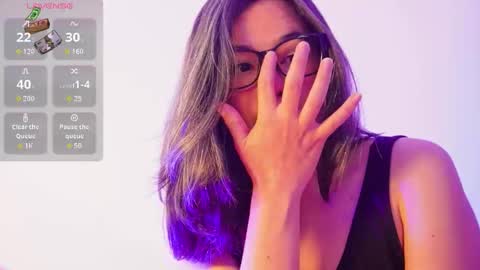 Snapshot of hearmymoans_18 chatting on November 15, 8:05 pm hearmymoans_18 online show from November 15, 8:05 pm