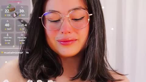 hearmymoans_18 online show from December 4, 1:42 pm