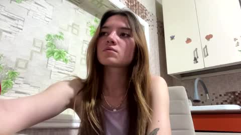 Lili online show from April 21, 3:17 pm