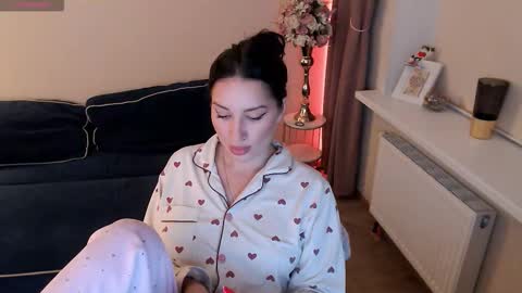 Snapshot of heaven_chloe chatting on September 25, 8:01 pm Heaven girl online show from September 25, 8:01 pm