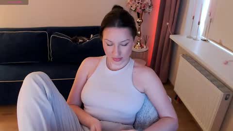 Snapshot of heaven_chloe chatting on April 29, 1:26 pm Heaven girl online show from April 29, 1:26 pm