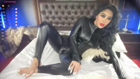 Snapshot of heavenisonearth_ chatting on November 17, 2:06 am Tawan online show from November 17, 2:06 am