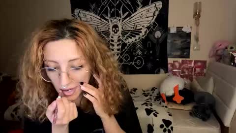 Snapshot of heavenlycreature chatting on November 9, 12:53 am Diana online show from November 9, 12:53 am