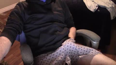 Snapshot of heavilyhung chatting on January 17, 5:53 am John online show from January 17, 5:53 am