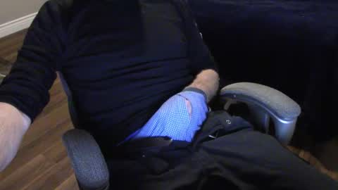 Snapshot of heavilyhung chatting on October 12, 5:17 am John online show from October 12, 5:17 am