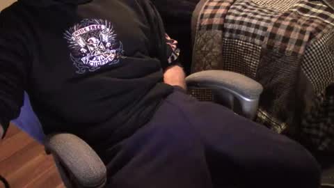 Snapshot of heavilyhung chatting on November 8, 2:56 am John online show from November 8, 2:56 am