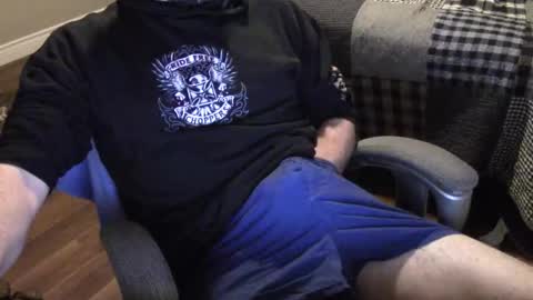 Snapshot of heavilyhung chatting on March 25, 4:07 am John online show from March 25, 4:07 am
