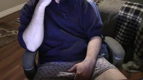Snapshot of heavilyhung chatting on April 29, 4:27 am John online show from April 29, 4:27 am