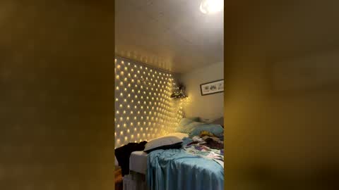 Snapshot of heavylowlush chatting on March 16, 5:06 pm sydney creamz online show from March 16, 5:06 pm