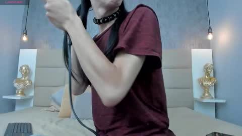 Keira Hecate online show from April 15, 7:10 pm