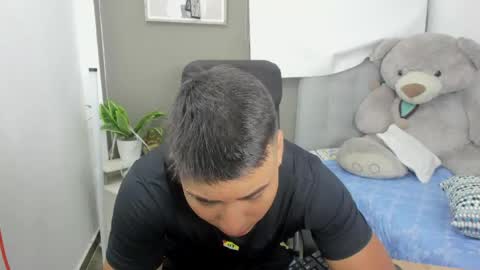 Snapshot of hector_18_ chatting on May 29, 3:04 am 18 online show from May 29, 3:04 am