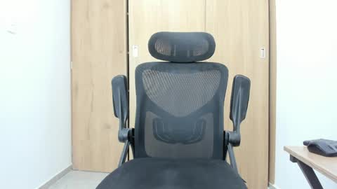 Snapshot of hector_18_ chatting on June 1, 9:27 pm 18 online show from June 1, 9:27 pm
