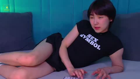 HEEJIN online show from April 17, 8:23 pm