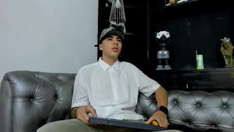 heellboy_ online show from November 27, 2:35 am