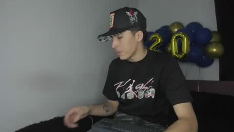 Snapshot of heellboy_ chatting on May 16, 5:04 am heellboy_ online show from May 16, 5:04 am