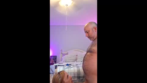 heelsstayon44 online show from April 3, 8:18 pm