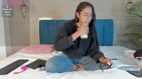 Snapshot of heidi_feuer chatting on October 28, 12:52 pm heidi_feuer online show from October 28, 12:52 pm