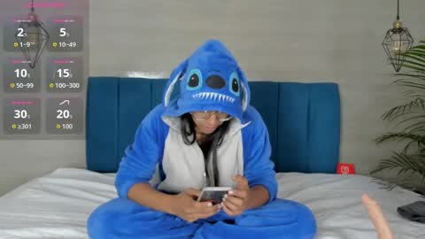 Snapshot of heidi_feuer chatting on October 31, 12:50 pm heidi_feuer online show from October 31, 12:50 pm