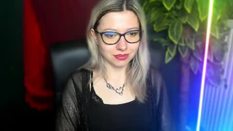 Snapshot of heidi_pleasure chatting on April 27, 4:32 am Heidi online show from April 27, 4:32 am