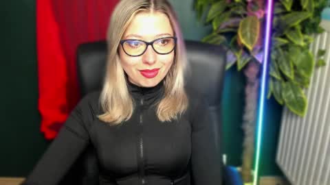 Snapshot of heidi_pleasure chatting on June 2, 4:25 am Heidi online show from June 2, 4:25 am