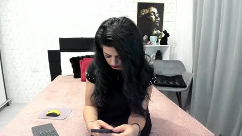 Snapshot of heidixcutie chatting on April 23, 2:57 am Heidi online show from April 23, 2:57 am