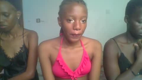 Snapshot of heilybunny chatting on April 5, 9:39 am heilybunny online show from April 5, 9:39 am