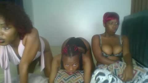 Snapshot of heilybunny chatting on April 17, 11:19 pm heilybunny online show from April 17, 11:19 pm