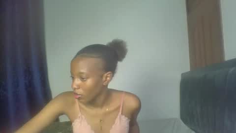 Snapshot of heilybunny chatting on April 19, 9:06 pm heilybunny online show from April 19, 9:06 pm