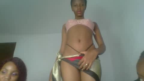 Snapshot of heilybunny chatting on April 27, 9:02 pm heilybunny online show from April 27, 9:02 pm