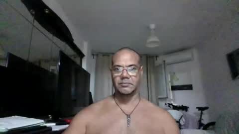 Snapshot of heistt chatting on October 6, 9:23 pm Heist Stein online show from October 6, 9:23 pm