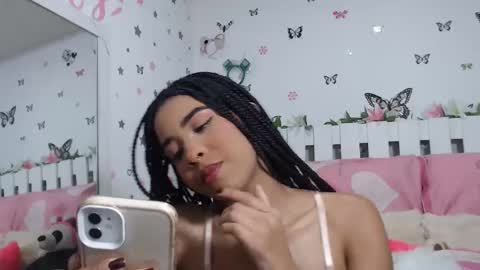 Snapshot of hela_sexy_xx chatting on December 20, 5:03 am hella online show from December 20, 5:03 am