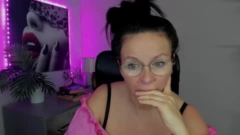 Snapshot of helen_79 chatting on September 20, 6:36 am Helen online show from September 20, 6:36 am