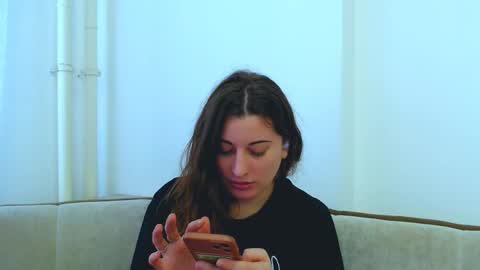 helen_adams_ online show from February 23, 9:00 am