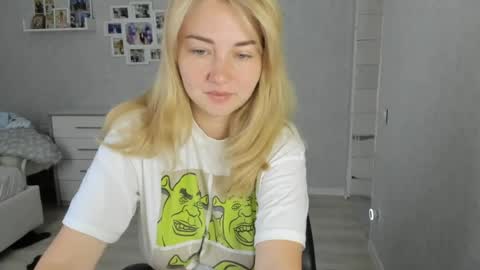 Snapshot of helen_angel_girl chatting on July 22, 6:16 am Helen sven online show from July 22, 6:16 am