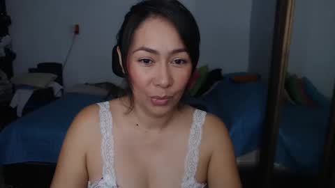 Snapshot of helen_lya chatting on April 30, 10:36 pm Helen online show from April 30, 10:36 pm
