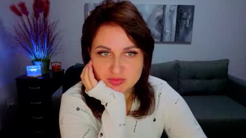 Snapshot of helen_rossi chatting on November 13, 6:45 am Helen online show from November 13, 6:45 am