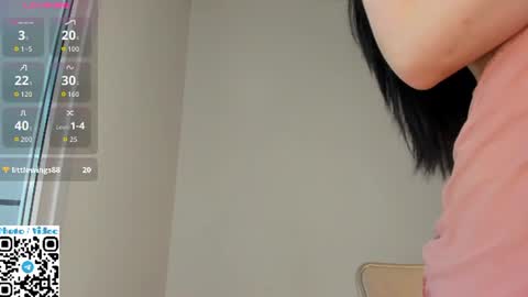Snapshot of helen_sparkk chatting on June 29, 1:12 am helen_sparkk online show from June 29, 1:12 am