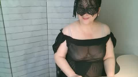 Snapshot of helen_xi chatting on May 5, 5:15 am Helen online show from May 5, 5:15 am