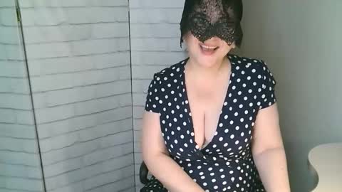 Snapshot of helen_xi chatting on May 15, 5:47 am Helen online show from May 15, 5:47 am