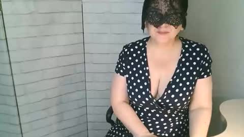 Snapshot of helen_xi chatting on May 17, 3:37 am Helen online show from May 17, 3:37 am